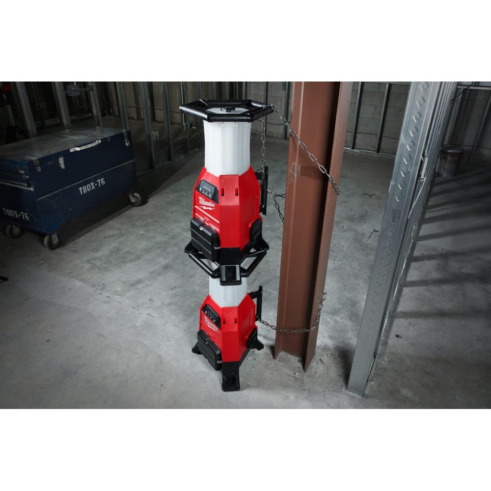 Ліхтар світлодіодний акумуляторний MILWAUKEE M18 ONESLDP-0 ONE-KEY із зарядним пристроєм