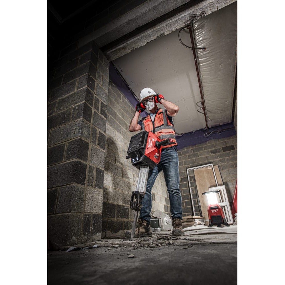 Ліхтар світлодіодний акумуляторний MILWAUKEE M18 ONESLDP-0 ONE-KEY із зарядним пристроєм