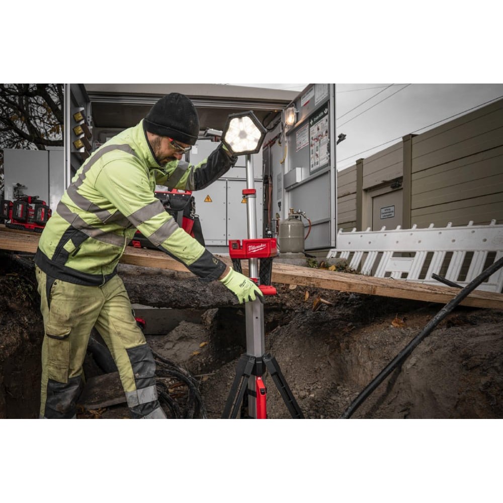 Прожектор светодиодный аккумуляторный напольный MILWAUKEE M18 SAL2-502B (ЗУ+2акк.Х5Ач)
