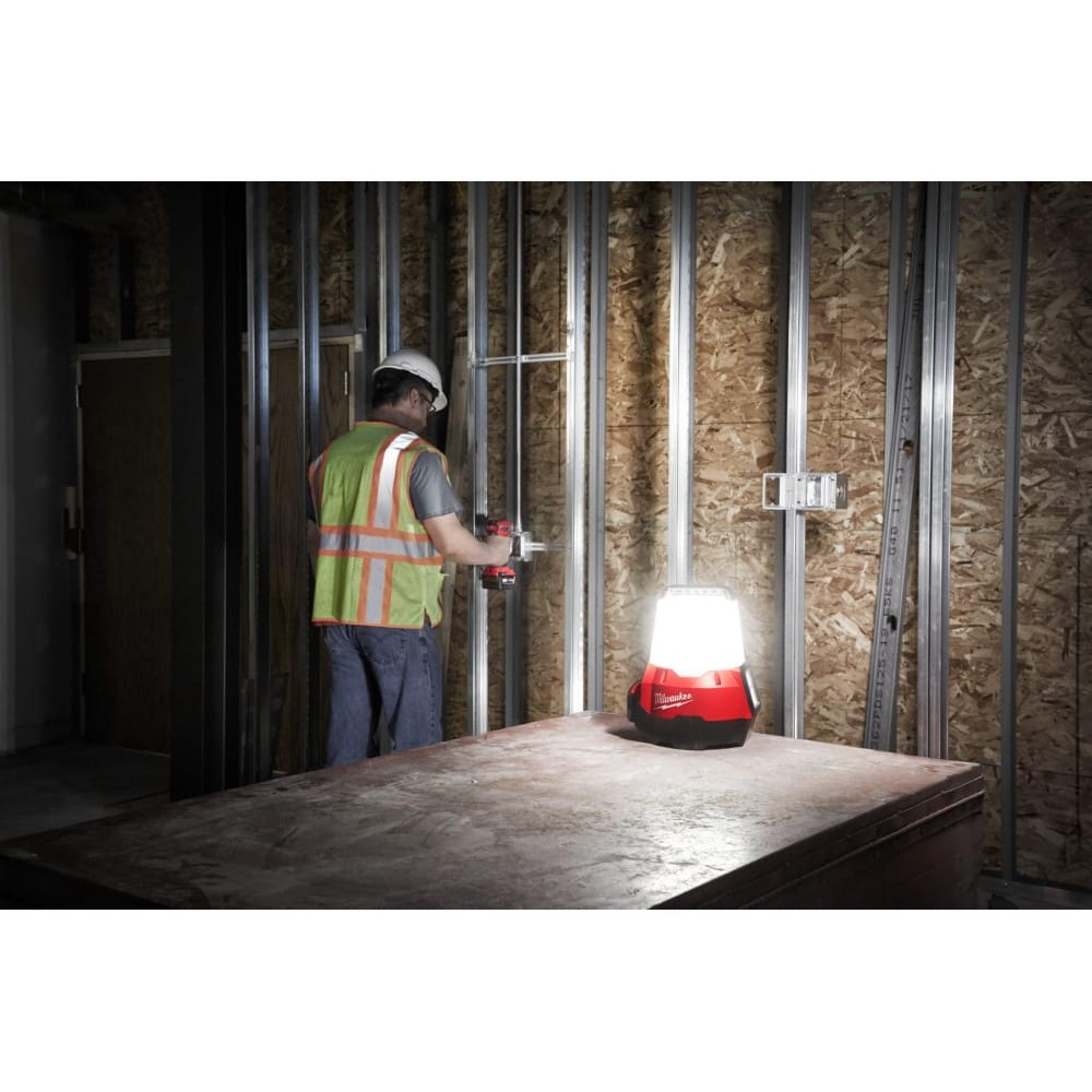 Ліхтар світлодіодний акумуляторний MILWAUKEE M18 TAL-0