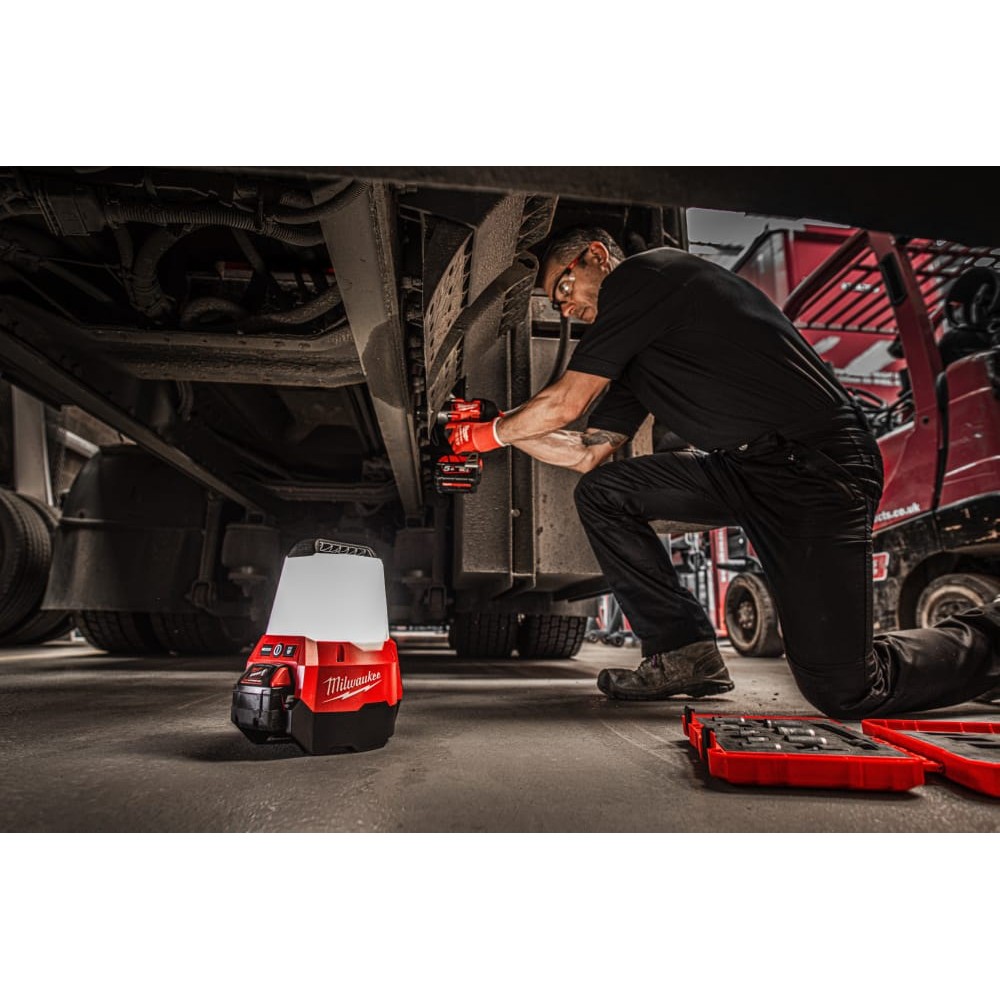 Ліхтар світлодіодний акумуляторний MILWAUKEE M18 TAL-0