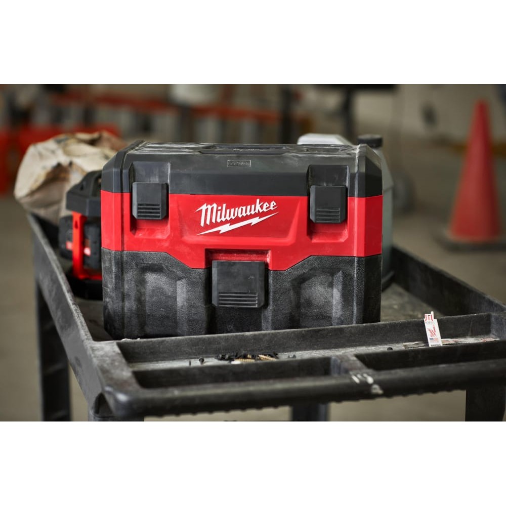 Пилосос акумуляторний MILWAUKEE M18 VC2-0 (каркас) для води та сухого сміття