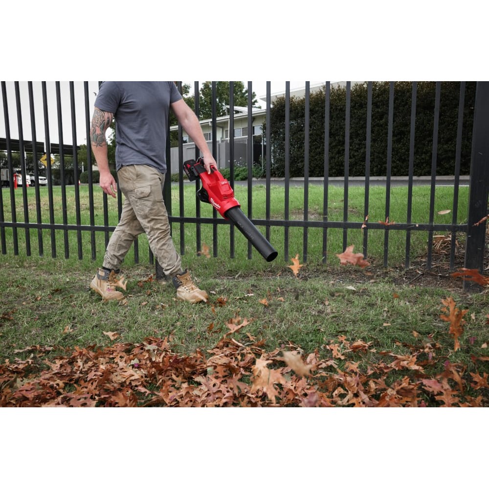 Воздуходувка аккумуляторная бесщеточная MILWAUKEE M18 F2BL-802 (2Х18В) FORGE™ (ЗУ+2акк.Х8Ач)