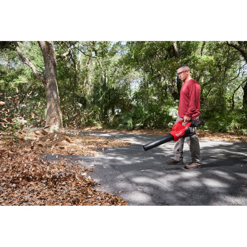 Воздуходувка аккумуляторная бесщеточная MILWAUKEE M18 F2BL-802 (2Х18В) FORGE™ (ЗУ+2акк.Х8Ач)