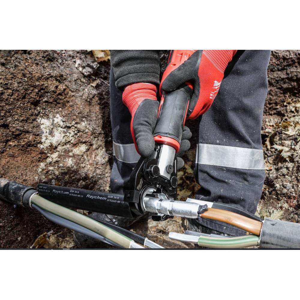 Обжимник гидравлический аккумуляторный для кабелей MILWAUKEE M18 HCCT-201C 53 кН (ЗУ+1Х2Ач+кейс)